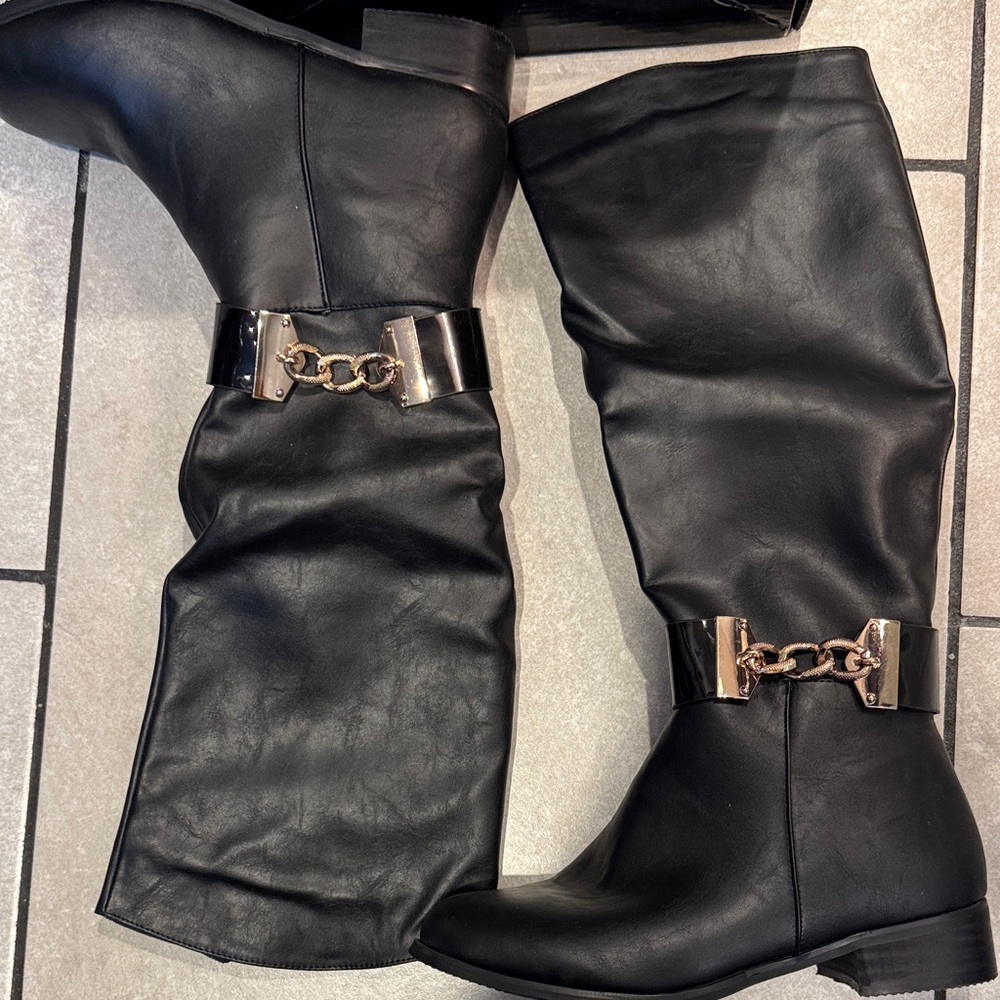 Women's Black Mid-Calf Heeled Boots with Gold Chain Detail